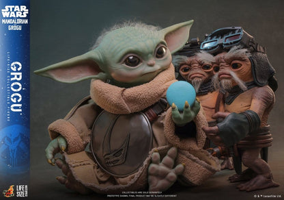HOT TOYS - Star Wars: The Mandalorian & Grogu Life-Size Figure Grogu