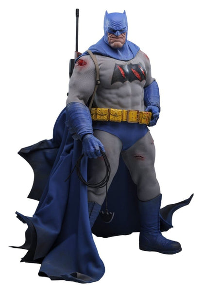 HOT TOYS - Batman: The Dark Knight Returns Comic Masterpiece Action Figure 1/6 Batman (Battle Damaged Version)