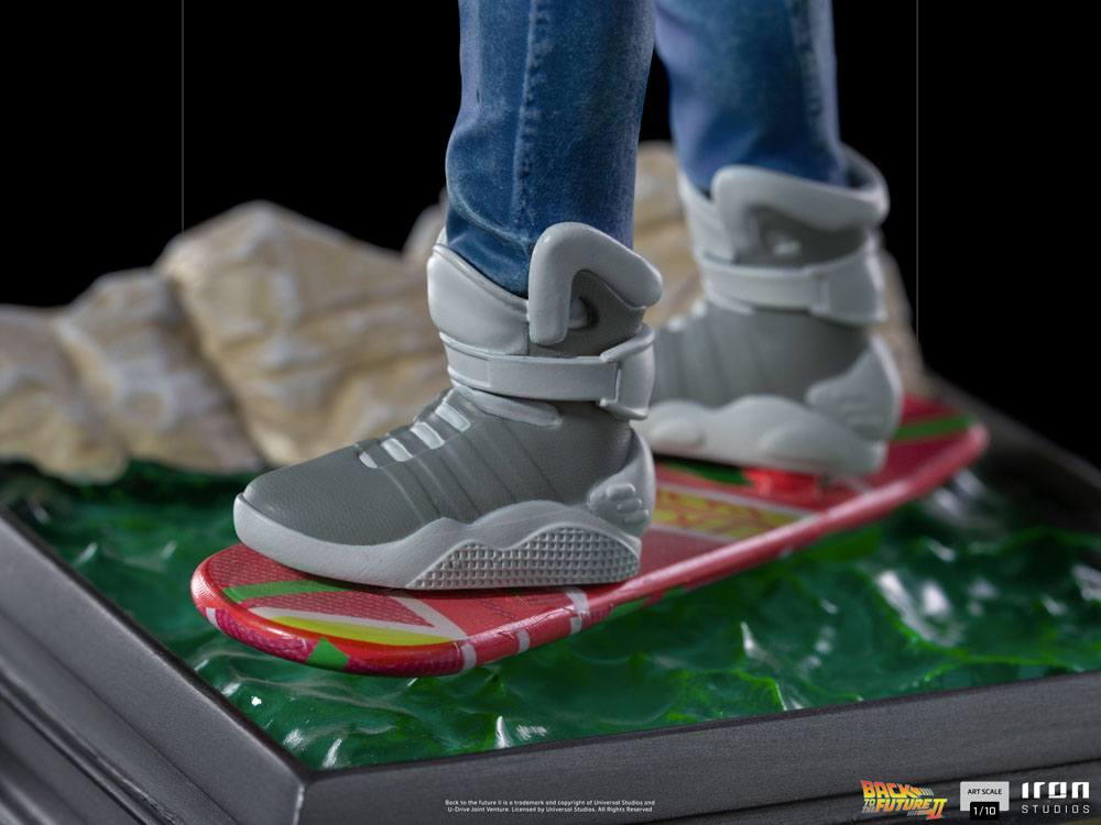 IRON STUDIO - Back to the Future II Art Scale Statue 1:10 Marty McFly on Hoverboard