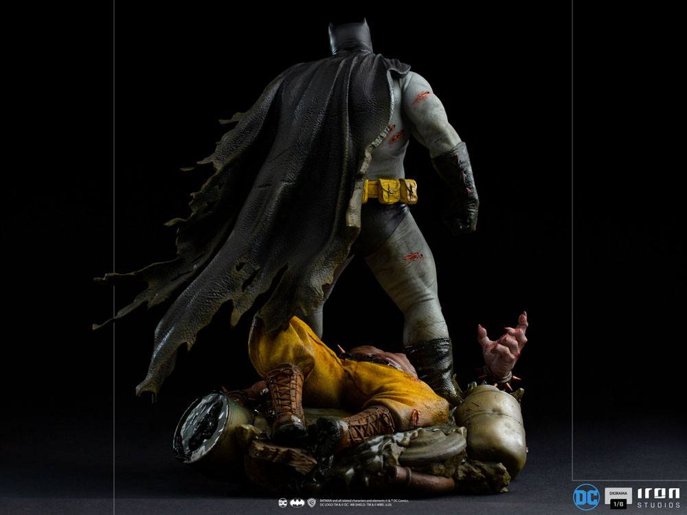 IRON STUDIOS - Batman: The Dark Knight Returns Diorama 1/6 Batman