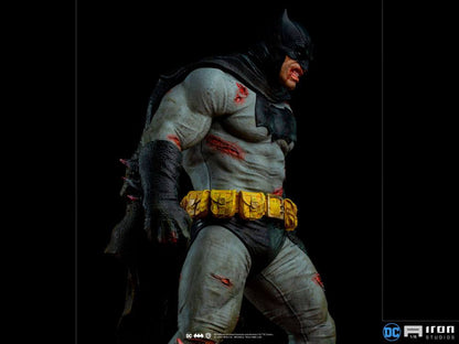 IRON STUDIOS - Batman: The Dark Knight Returns Diorama 1/6 Batman