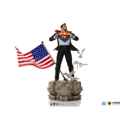 IRON STUDIO - Dc Comics - DeLuxe Art Scale Statue 1:10 Clark Kent