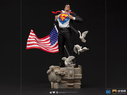 IRON STUDIO - Dc Comics - DeLuxe Art Scale Statue 1:10 Clark Kent