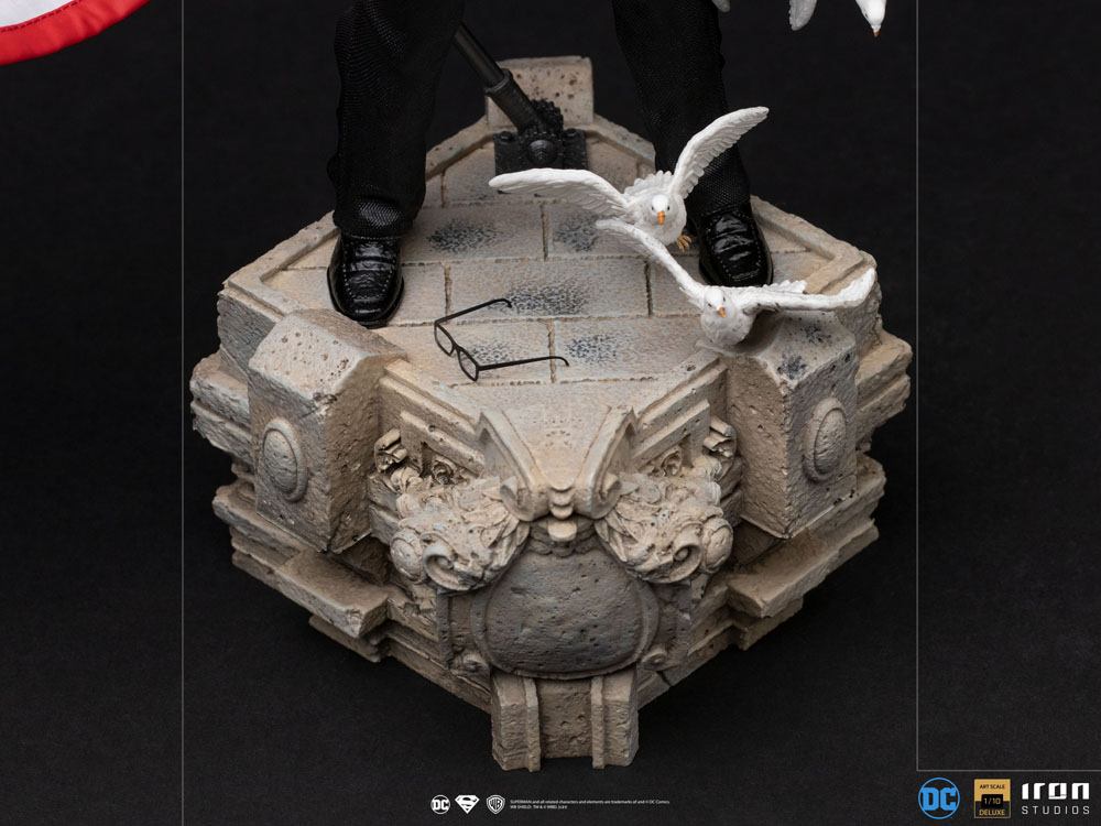 IRON STUDIO - Dc Comics - DeLuxe Art Scale Statue 1:10 Clark Kent
