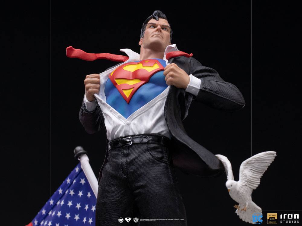IRON STUDIO - Dc Comics - DeLuxe Art Scale Statue 1:10 Clark Kent