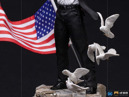 IRON STUDIO - Dc Comics - DeLuxe Art Scale Statue 1:10 Clark Kent