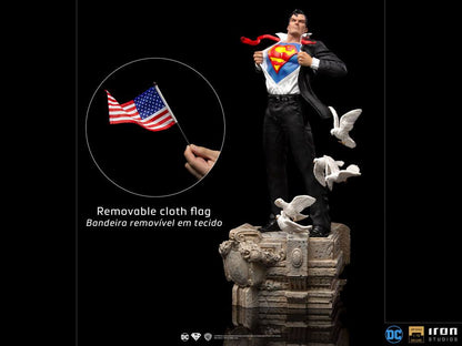 IRON STUDIO - Dc Comics - DeLuxe Art Scale Statue 1:10 Clark Kent