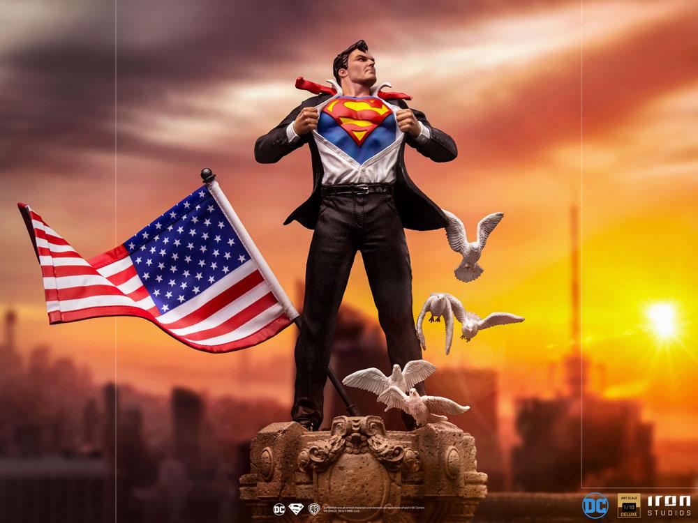 IRON STUDIO - Dc Comics - DeLuxe Art Scale Statue 1:10 Clark Kent