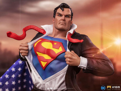 IRON STUDIO - Dc Comics - DeLuxe Art Scale Statue 1:10 Clark Kent