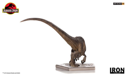 IRON STUDIO - Jurassic Park Crounching Velociraptor 1:10 Scale