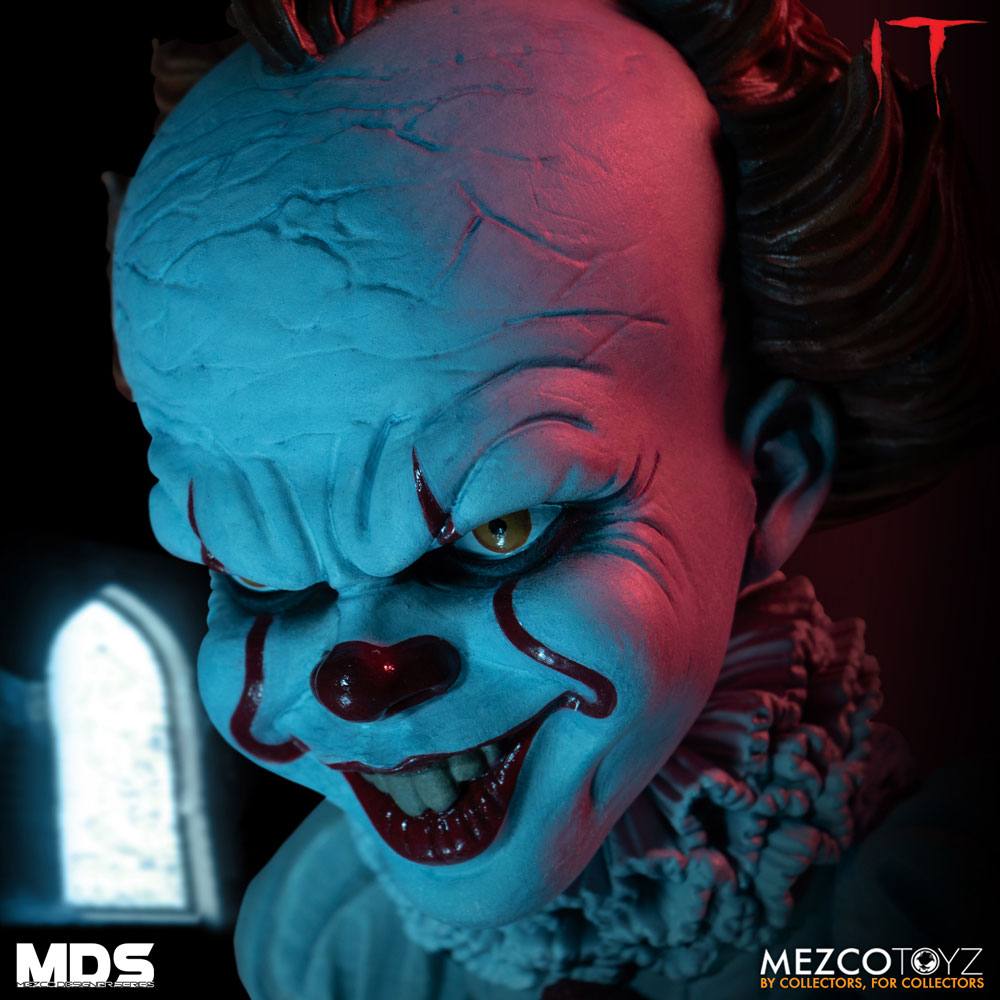 MEZCO - Stephen Kings It 2017 MDS DeLuxe Action Figure Pennywise