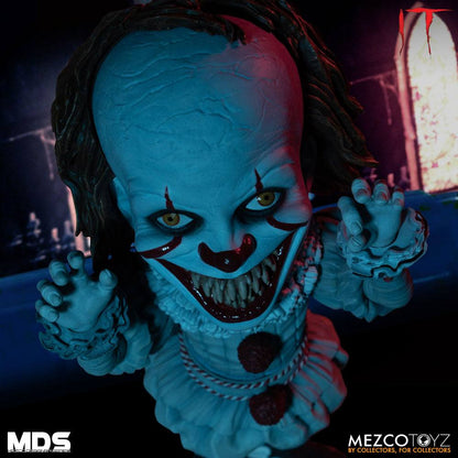 MEZCO - Stephen Kings It 2017 MDS DeLuxe Action Figure Pennywise