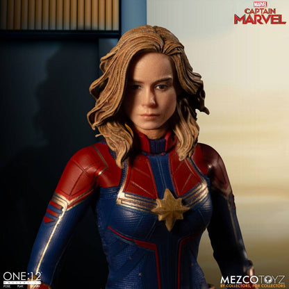 MEZCO - Captain Marvel Action Figure 112 Captain Marvel