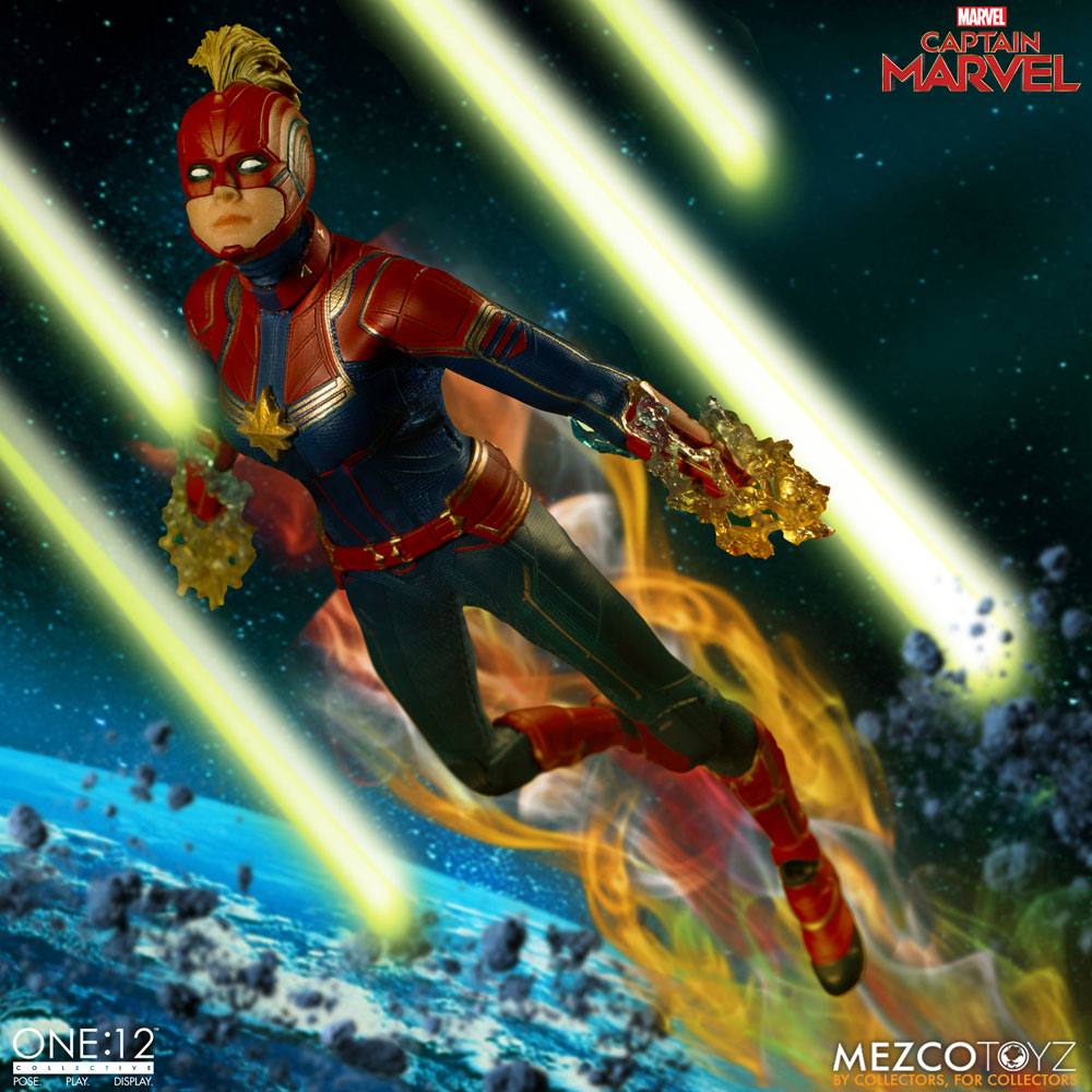 MEZCO - Captain Marvel Action Figure 112 Captain Marvel