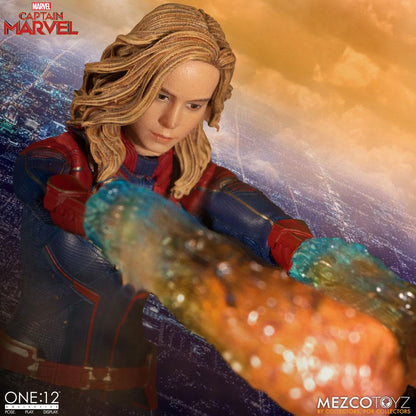 MEZCO - Captain Marvel Action Figure 112 Captain Marvel