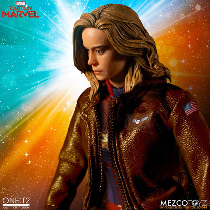 MEZCO - Captain Marvel Action Figure 112 Captain Marvel