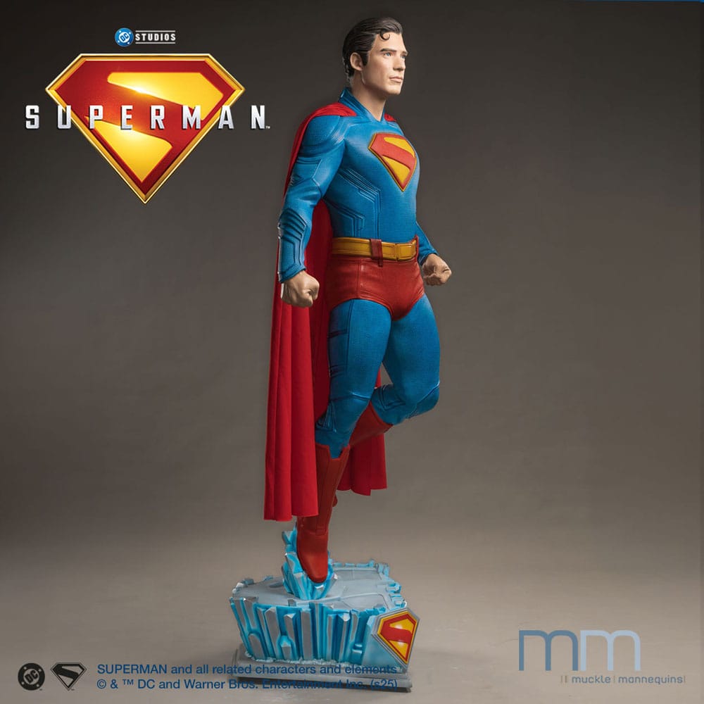 MUCKLE MANNEQUINS - Superman 2025 Life-Size Statue Superman