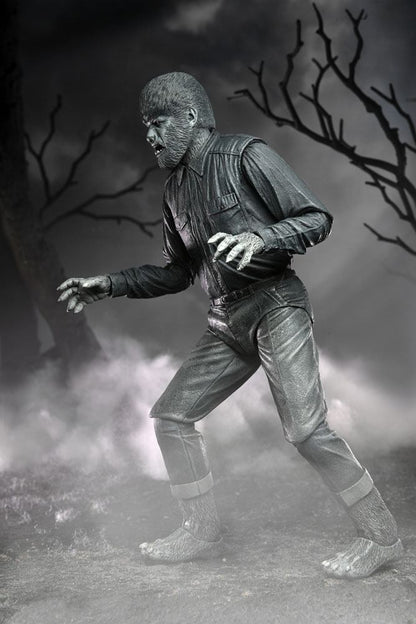 NECA - Universal Monsters Action Figure Ultimate The Wolf Man (Black & White)