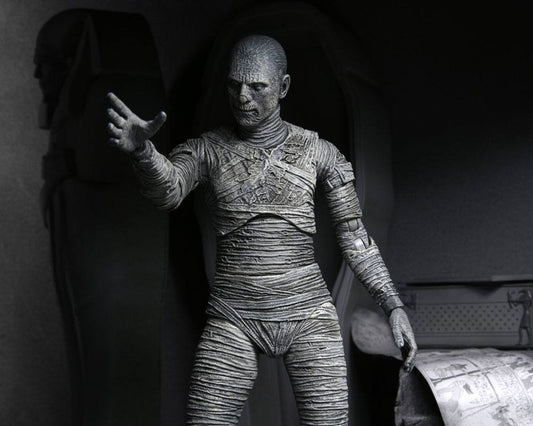 NECA - Universal Monsters Action Figure Ultimate The Mummy (Black & White)