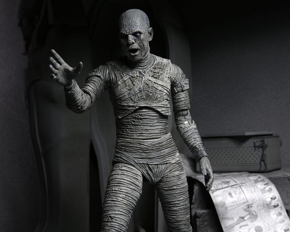 NECA - Universal Monsters Action Figure Ultimate The Mummy (Black & White)