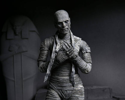 NECA - Universal Monsters Action Figure Ultimate The Mummy (Black & White)