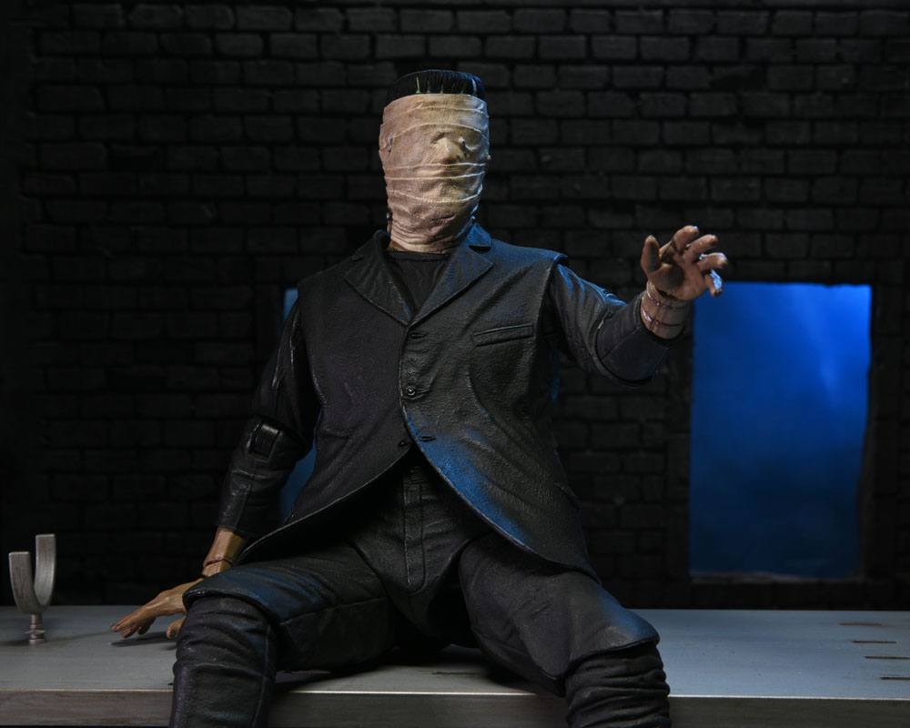 NECA - Universal Monsters Accessory Pack for Action Figure Frankenstein
