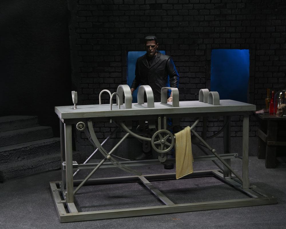 NECA - Universal Monsters Accessory Pack for Action Figure Frankenstein