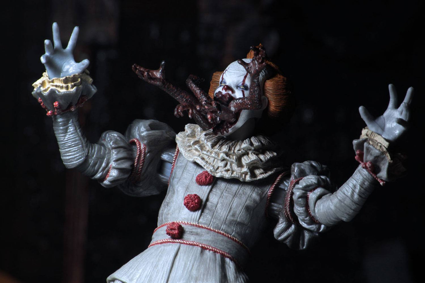 NECA - IT ULTIMATE DANCING CLOWN PENNYWISE ACTION FIGURE