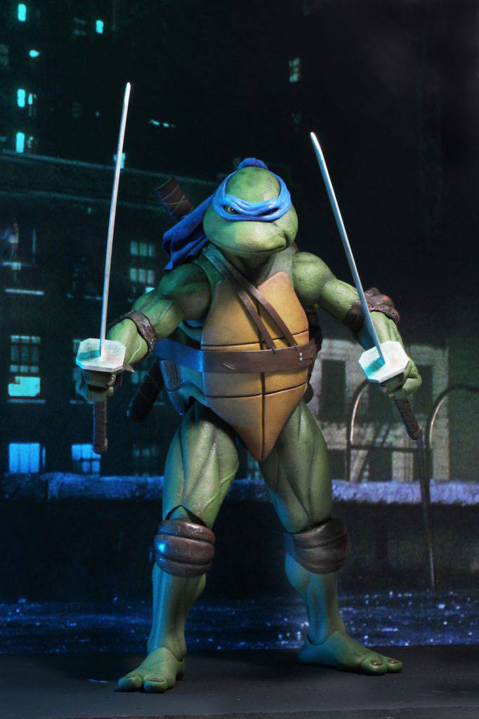 NECA - TMNT Teenager Mutant Ninja Turtles Action Figure 1:4 Leonardo