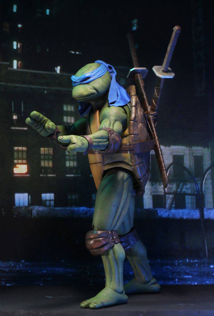 NECA - TMNT Teenager Mutant Ninja Turtles Action Figure 1:4 Leonardo
