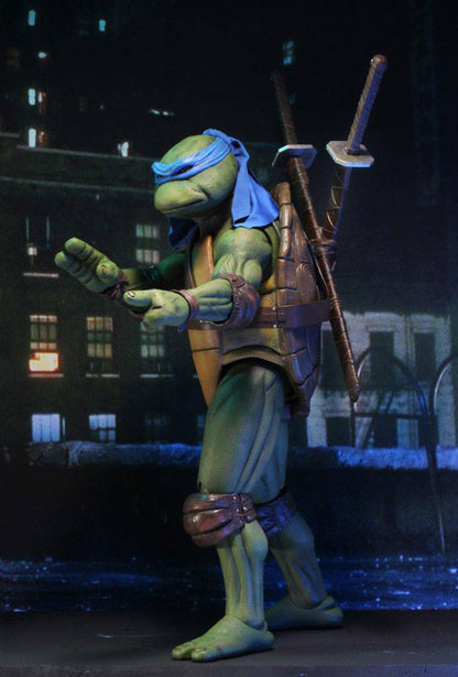 NECA - TMNT Teenager Mutant Ninja Turtles Action Figure 1:4 Leonardo
