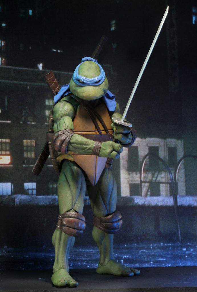 NECA - TMNT Teenager Mutant Ninja Turtles Action Figure 1:4 Leonardo