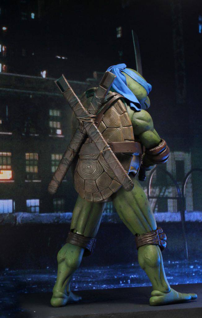 NECA - TMNT Teenager Mutant Ninja Turtles Action Figure 1:4 Leonardo