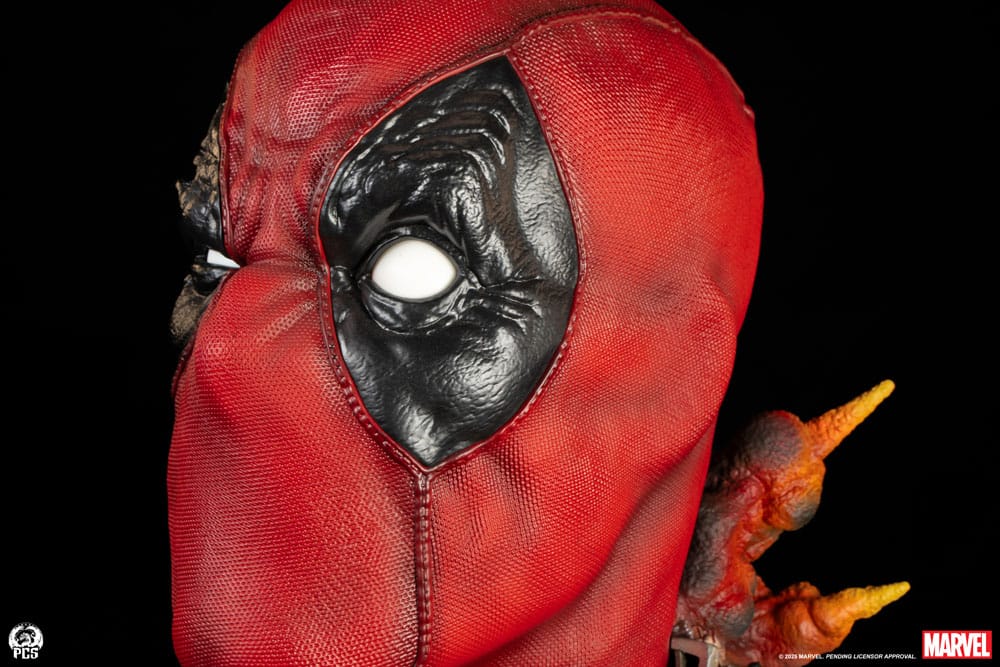 PCS COLLECTIBLES - Marvel Fine Art Bust Deadpool
