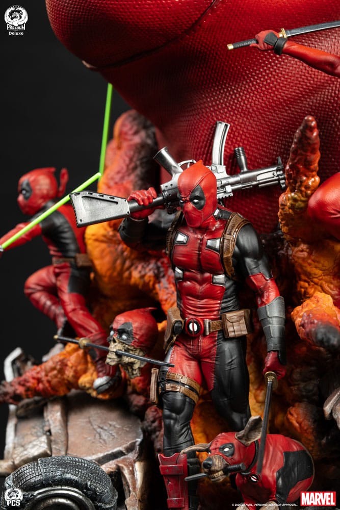 PCS COLLECTIBLES - Marvel Fine Art Bust Deadpool Deluxe Edition
