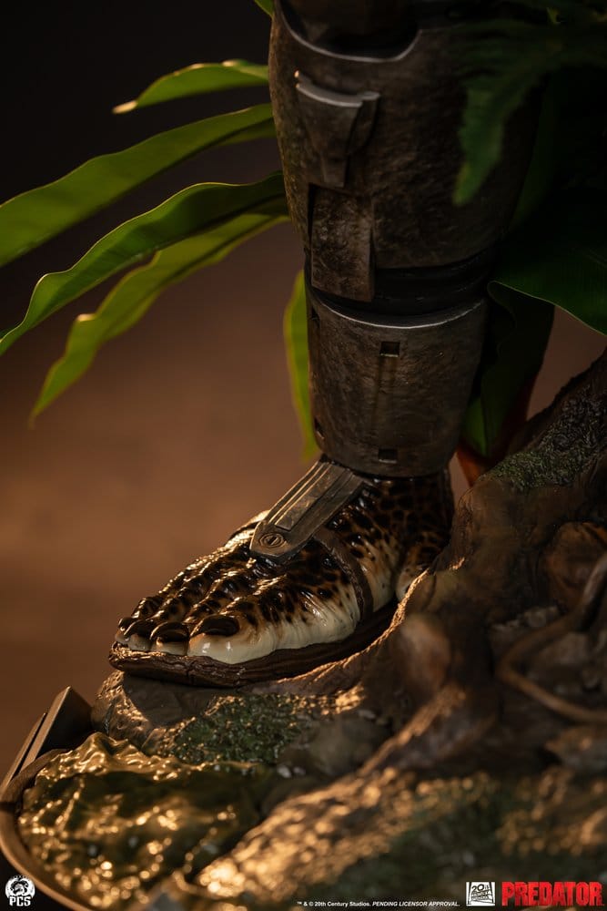 PCS - Predator Statue 1/2 Predator