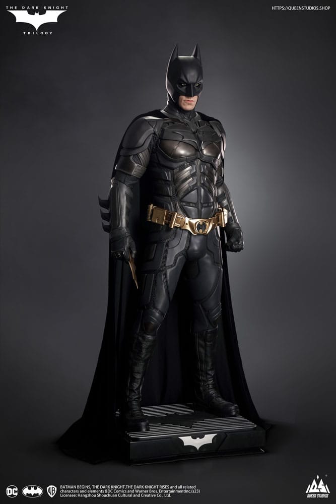 QUEEN STUDIOS - The Dark Knight Life-Size Statue Batman Ultimate Edition (with Batman Armory)