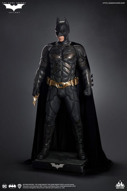 QUEEN STUDIOS - Dc Comics - The Dark Knight Life-Size Statue Batman Ultimate Edition (With Batman Armory)