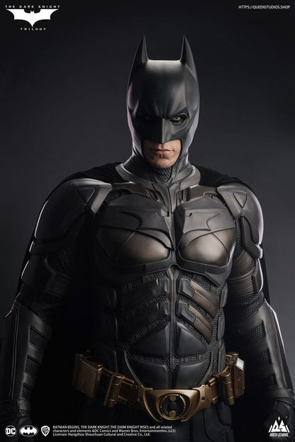 QUEEN STUDIOS - Dc Comics - The Dark Knight Life-Size Statue Batman Ultimate Edition (With Batman Armory)