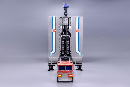 ROBOSEN - Transformers Interactive Auto-Converting Vehicle Optimus Prime Flagship Trailer Kit