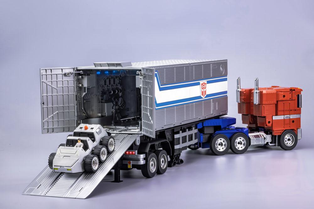 ROBOSEN - Transformers Interactive Auto-Converting Vehicle Optimus Prime Flagship Trailer Kit