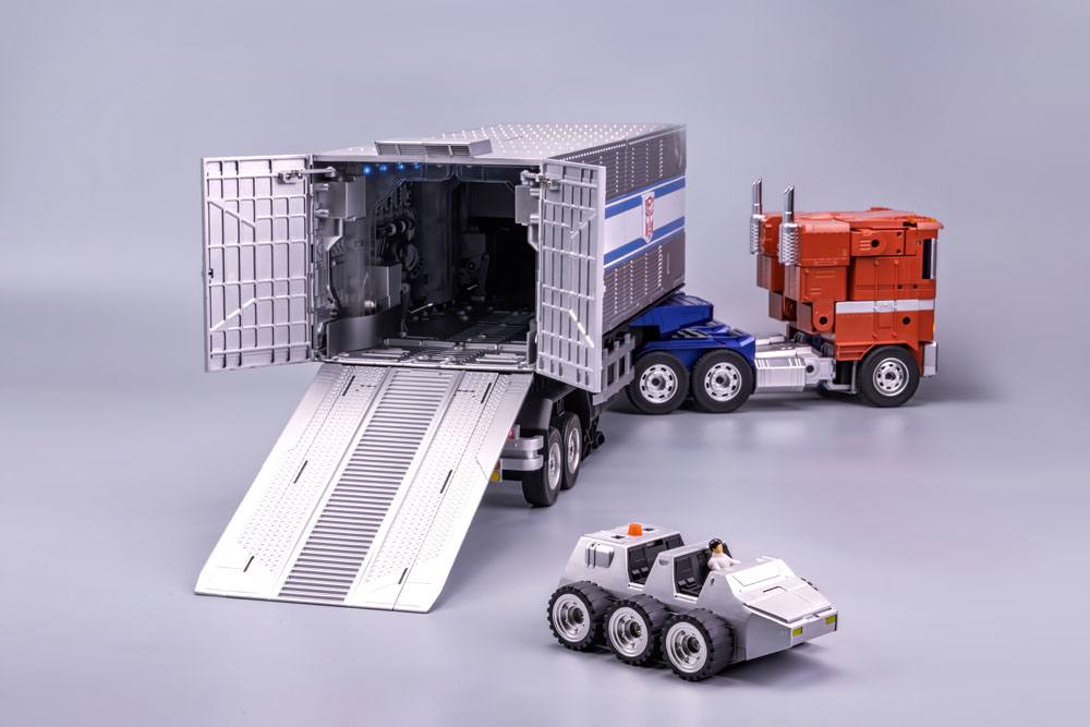 ROBOSEN - Transformers Interactive Auto-Converting Vehicle Optimus Prime Flagship Trailer Kit