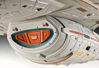 REVELL - Star Trek Model Kit U.S.S. Voyager 1/670