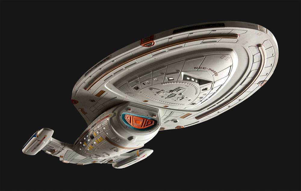 REVELL - Star Trek Model Kit U.S.S. Voyager 1/670