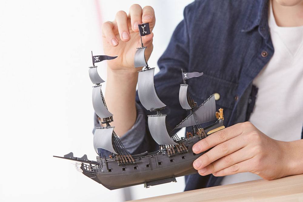 REVELL - Pirates of The Caribbean Dead Men Tell No Tales Easy-Click Model Kit 1/150 Black Pearl