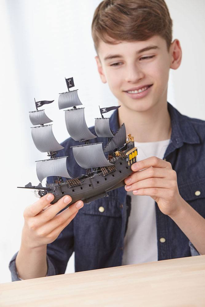 REVELL - Pirates of The Caribbean Dead Men Tell No Tales Easy-Click Model Kit 1/150 Black Pearl