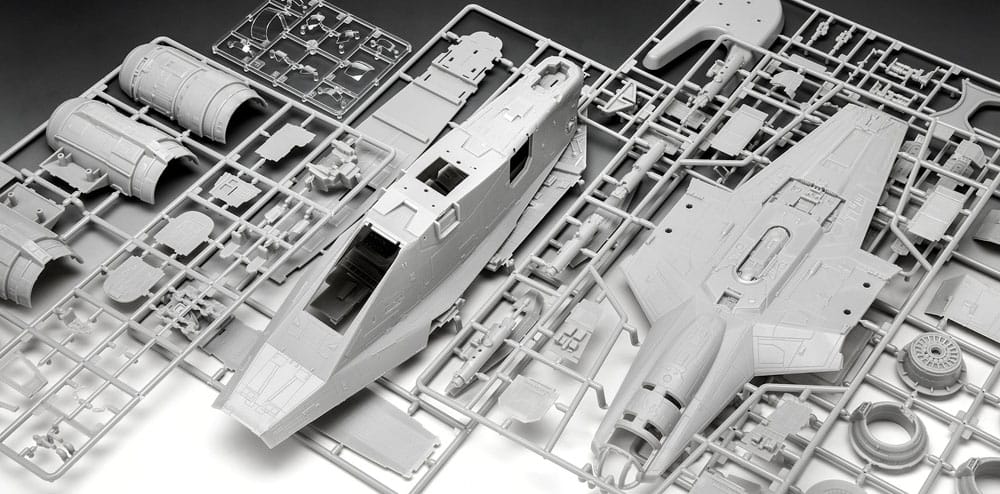 REVELL - Star Wars: The Mandalorian Model Kit Razor Crest "Platinum Edition"