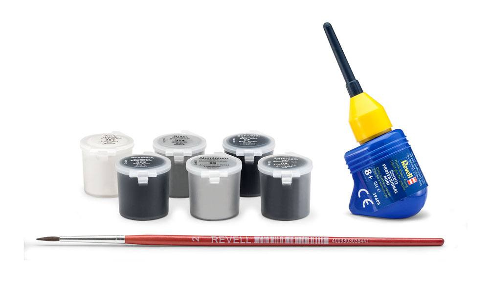 REVELL - Kiss Model Kit Tour Truck 1/32