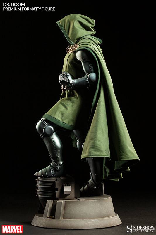 SIDESHOW - Marvel - Dr. Doom Premium Format