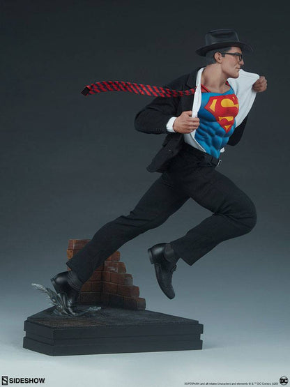 SIDESHOW - Dc Comics - Premium Format Figure Superman Call to Action 50 cm SS300715